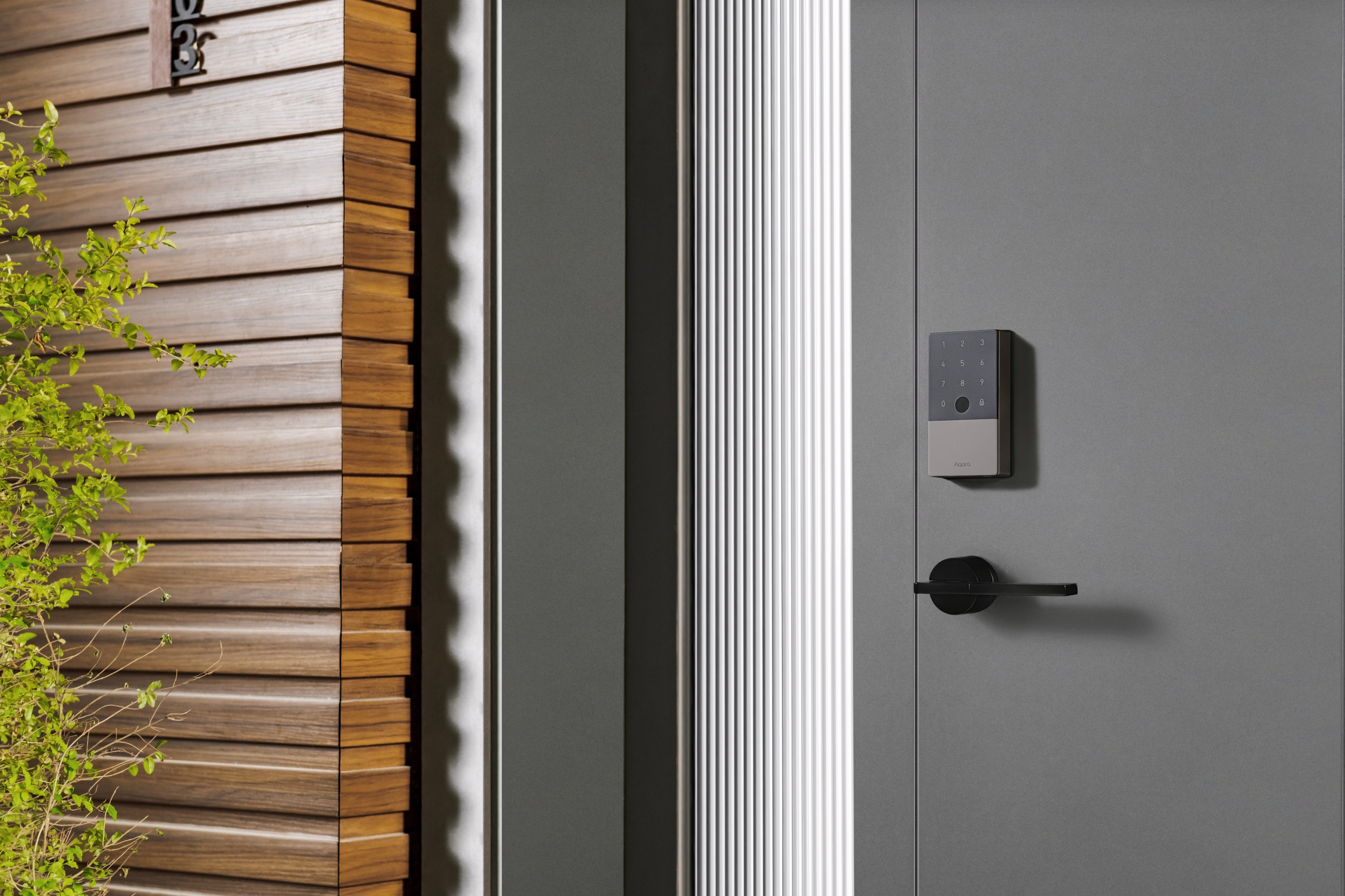 Aqara Smart Lock U100 (Kit includes Aqara E1 Hub) — product shot