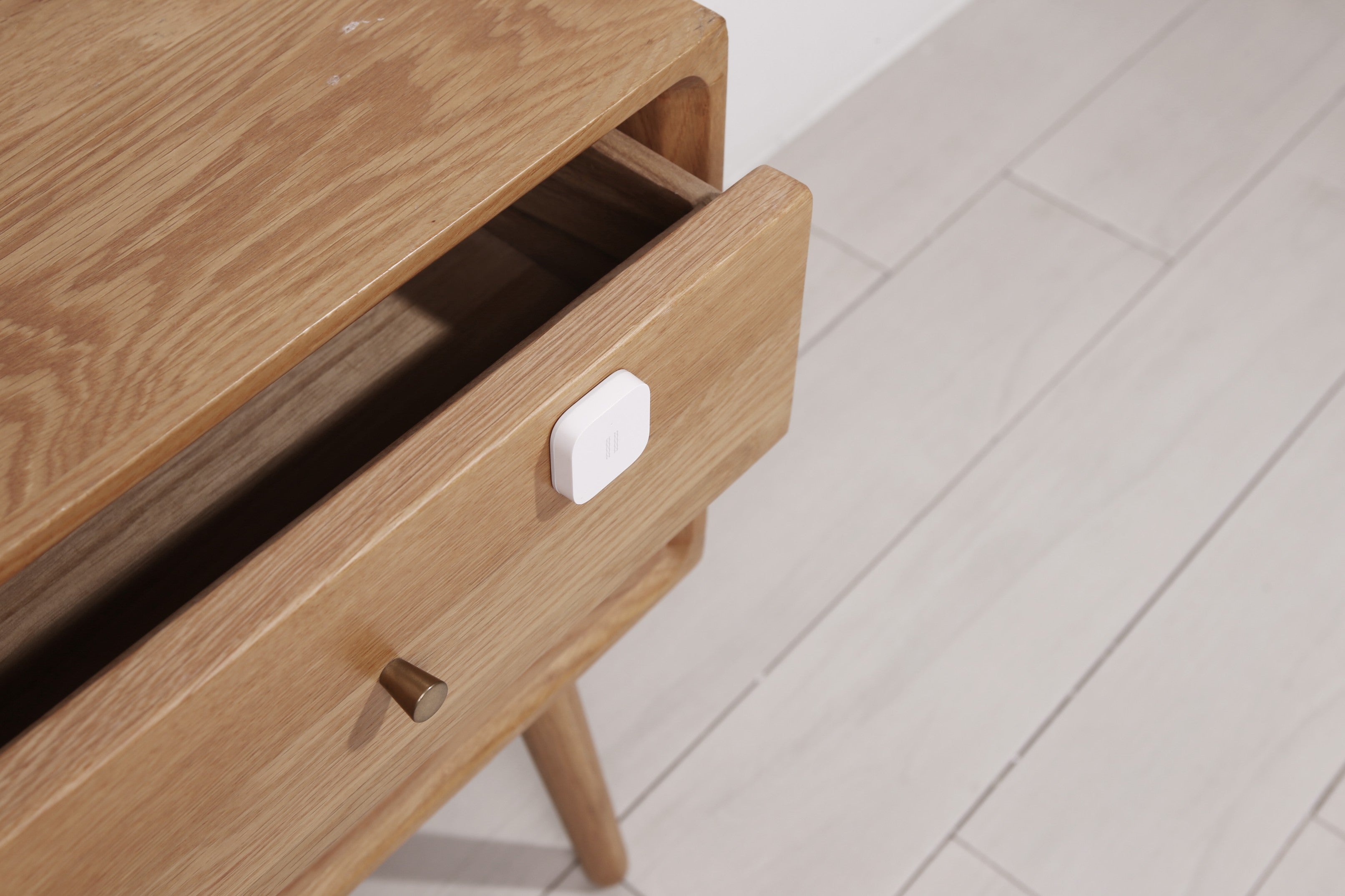 Aqara Vibration Sensor T1 in a smart home setting